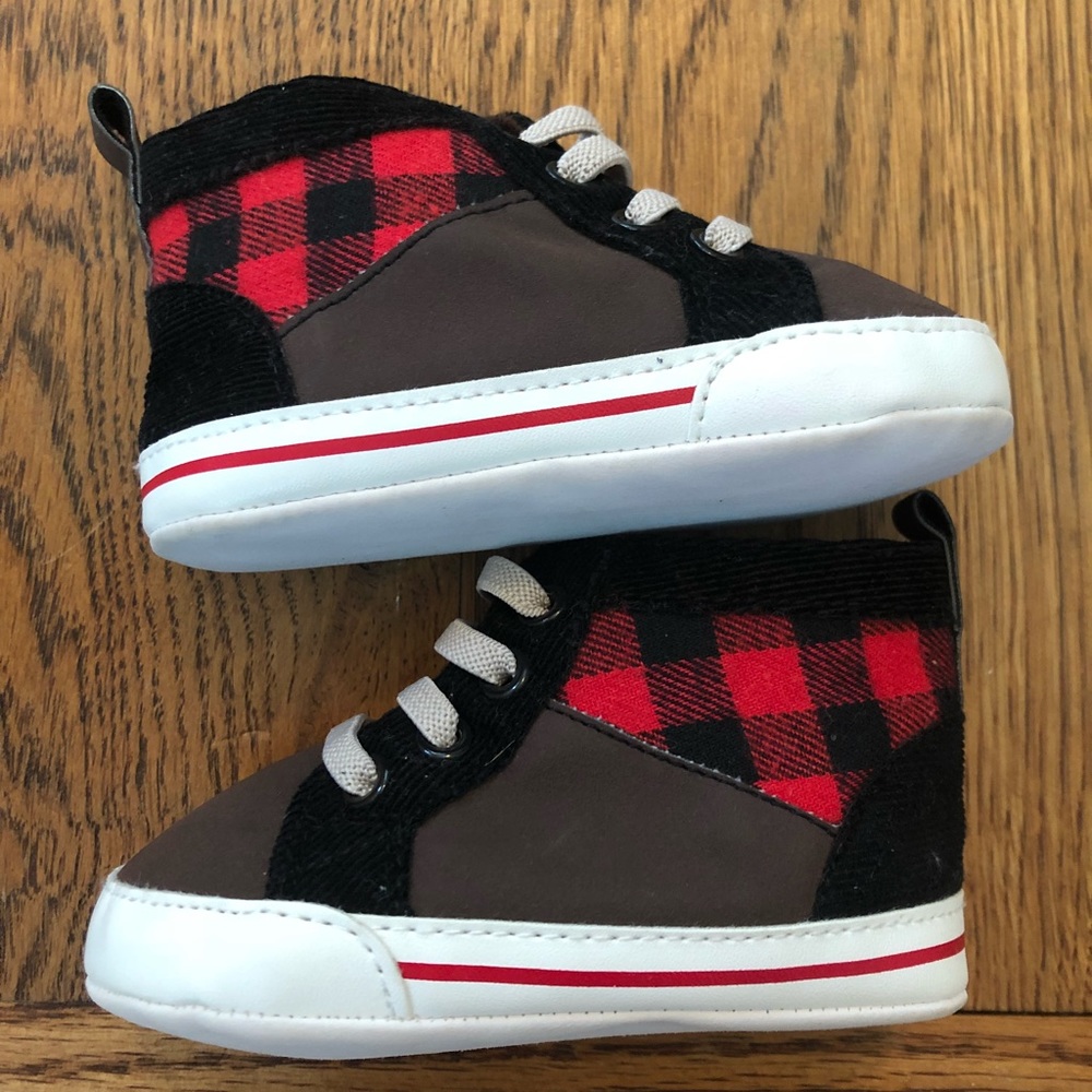 👟 Buffalo plaid- OshKosh kids booties, 6-9 mo.